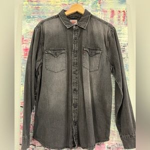 Levi’s size medium long sleeved shirt